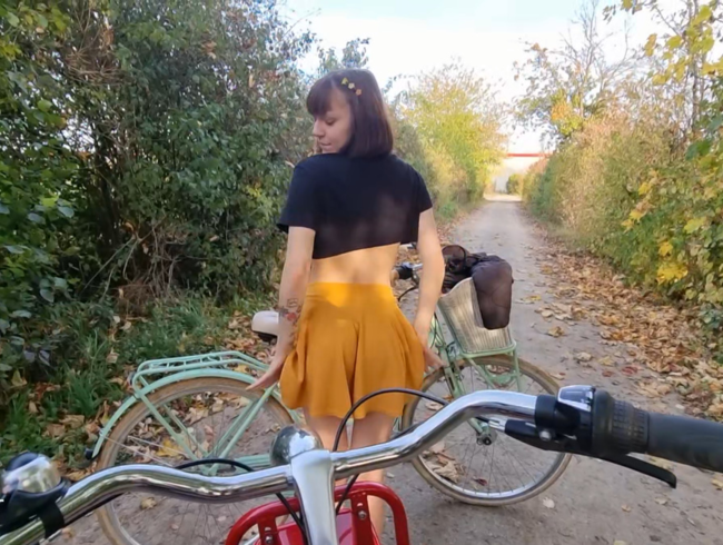UNCUT - giro in bici con la mia ragazza!